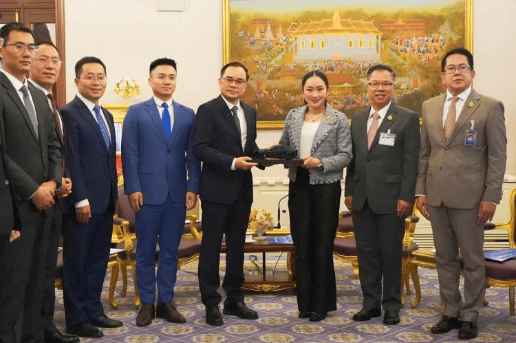 新标签走红网络 “偷感”是种什么感