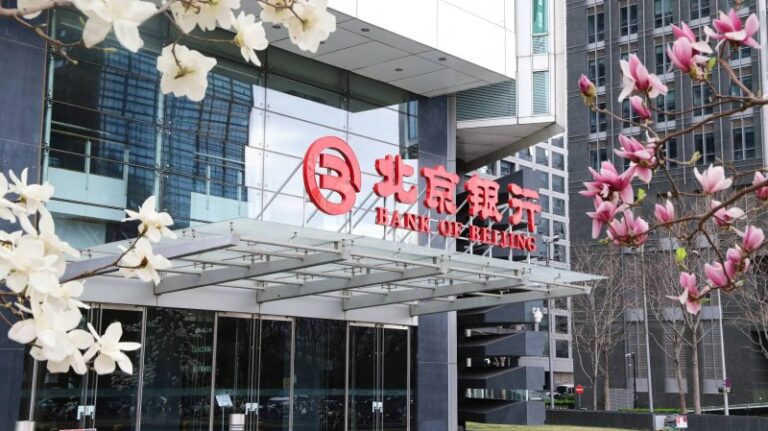 香港渔船维港巡游 庆祝香港回归祖国28周年
